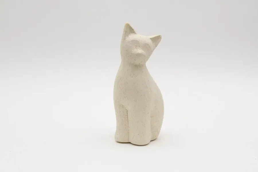 Preview: Weiße Keramik-Katze – stilvolle Dekofigur für Ihr Zuhause.