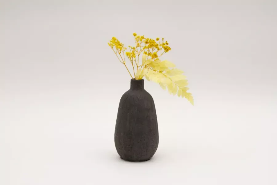 Preview: Moderne Vase aus Keramik in Grau für Blumen oder Trockenblumen