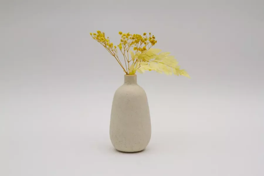 Preview: Zeitlose weiße Keramikvase – stilvolle Wohnaccessoires