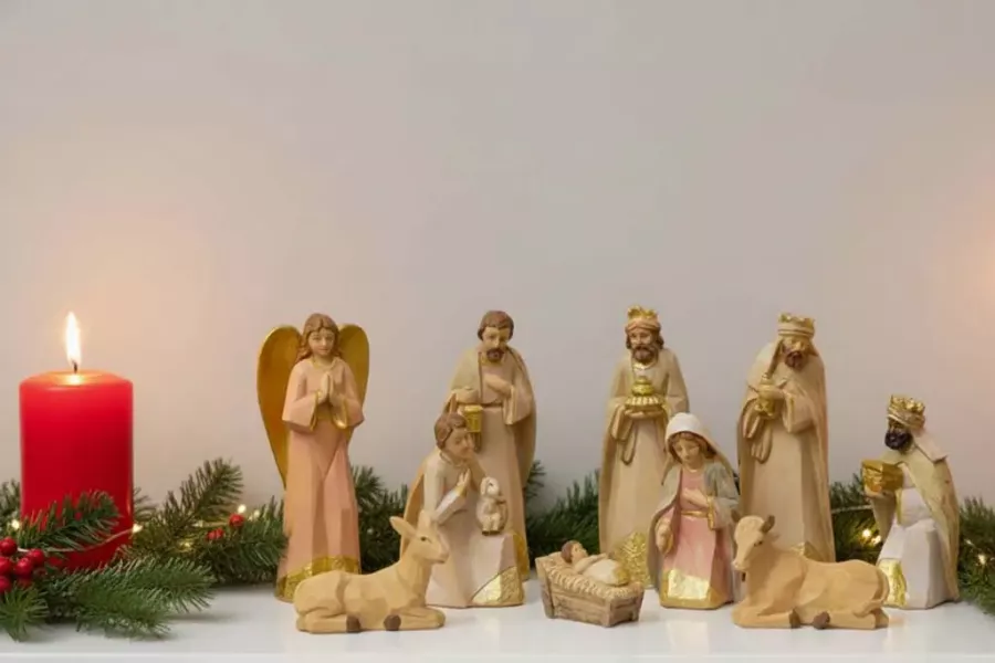 Komplettes 10-teiliges Polyresin Krippenset – hochwertige Weihnachtsdekoration für stilvolle Festtage, jetzt bestellen