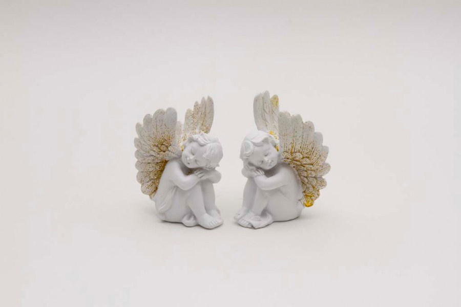 Preview: Dekorativer Schutzengel aus Kunststein mit goldenen Akzenten – jetzt entdecken