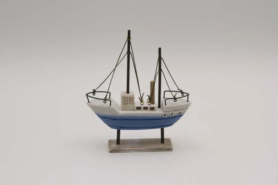 Preview: Maritimes Holzboot als Deko Schiff in Blau und Weiß für stilvolle Wohnraumgestaltung – jetzt entdecken