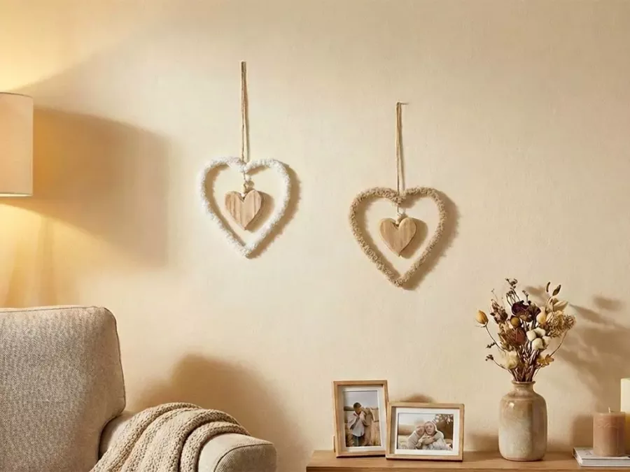 Dekoratives Holzherz zum Aufhängen im natürlichen Landhausstil – jetzt kaufen