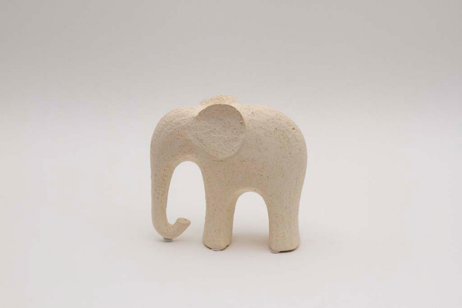 Preview: Deko Elefant in hell – zeitlose Designfigur für stilvolle Wohnräume entdecken