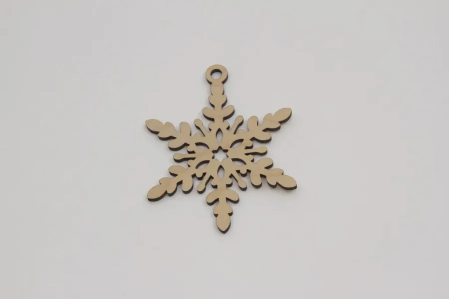 Preview: Gelasertes Holz-Ornament Schneeflocke mit Stern-Muster für den Weihnachtsbaum