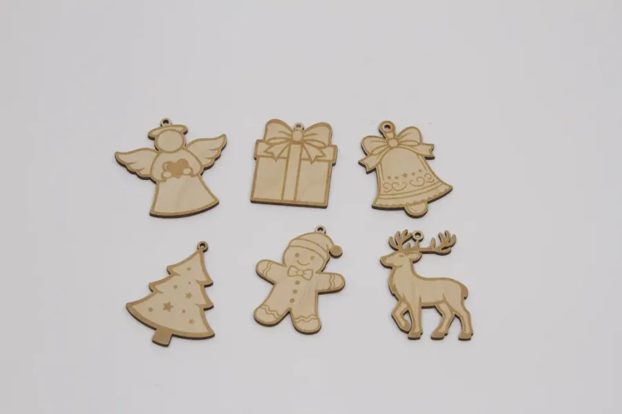 Preview: Rustikale Weihnachtsdeko aus Holz im 6er Set