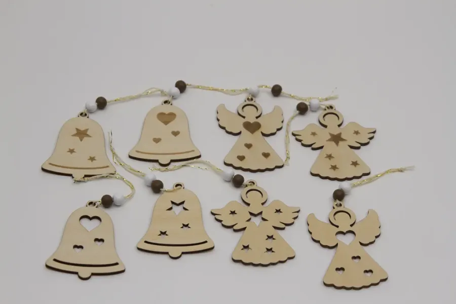 Preview: Weihnachtliche Holzanhänger in Engel- und Glockenform für Tannenbaum oder Zweige