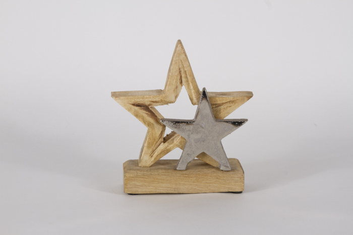 Stern aus Holz und Metall auf Sockel