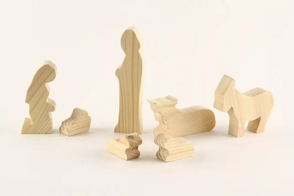 Moderne Holzkrippenfiguren aus Kiefer – Maria, Josef, Jesuskind, Esel, Ochse, Schafe – jetzt sichern