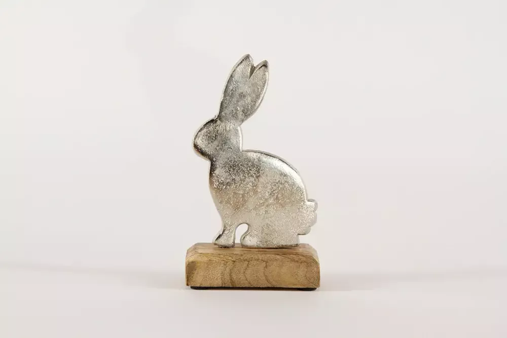 Osterhase aus Metall und Holz