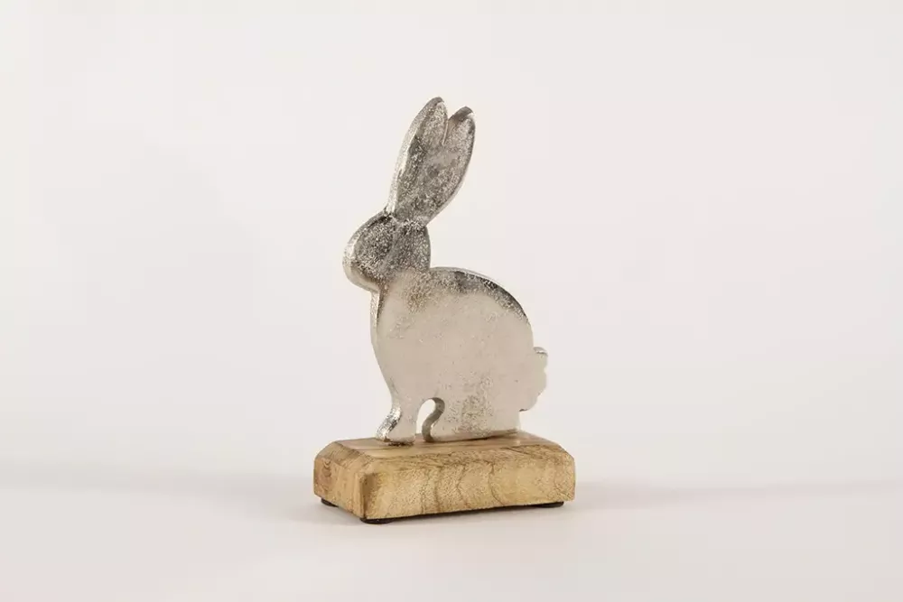 Osterhase aus Metall und Holz