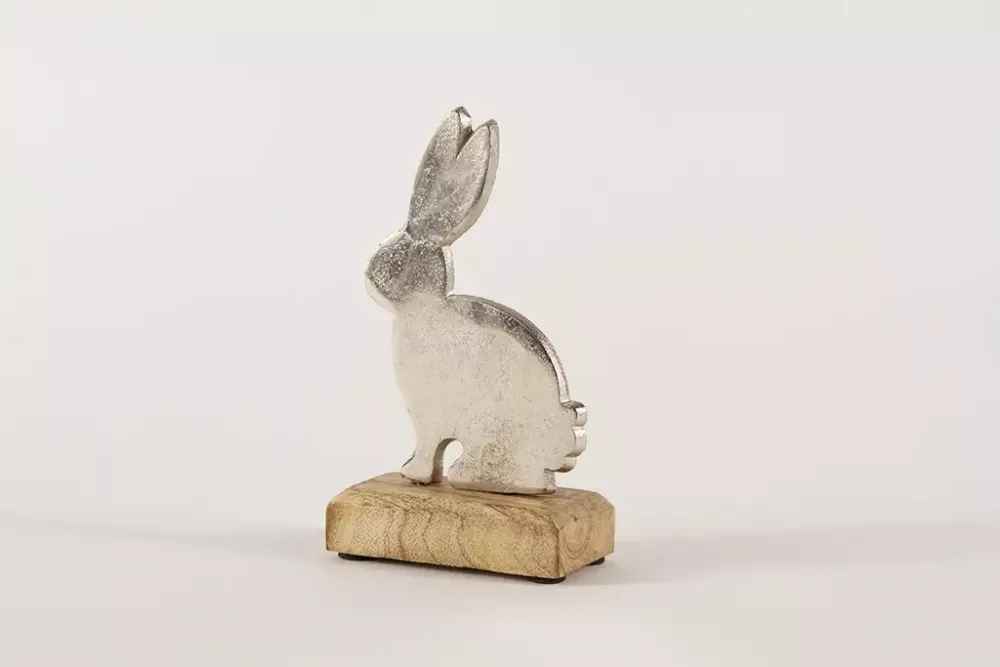 Osterhase aus Metall und Holz