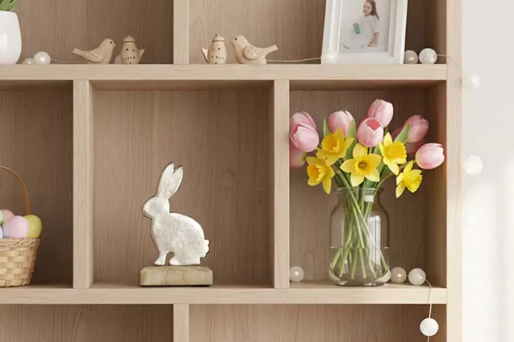 Osterhase aus Metall und Holz