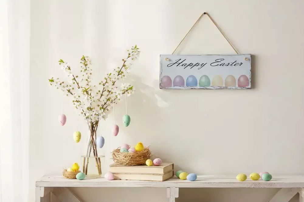 Holzschild „Happy Easter“ – handgefertigte Osterdeko im Vintage-Stil für Wohn- und Eingangsbereich