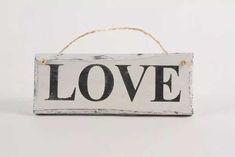 Deko-Schild „Love“ aus Holz – rustikale Vintage Wanddekoration mit liebevollem Schriftzug