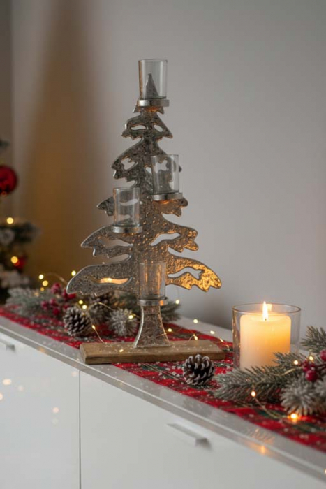 Tannenbaum aus Metall mit 4 Glaswindlichtern – moderne Weihnachtsdeko für festliche Atmosphäre