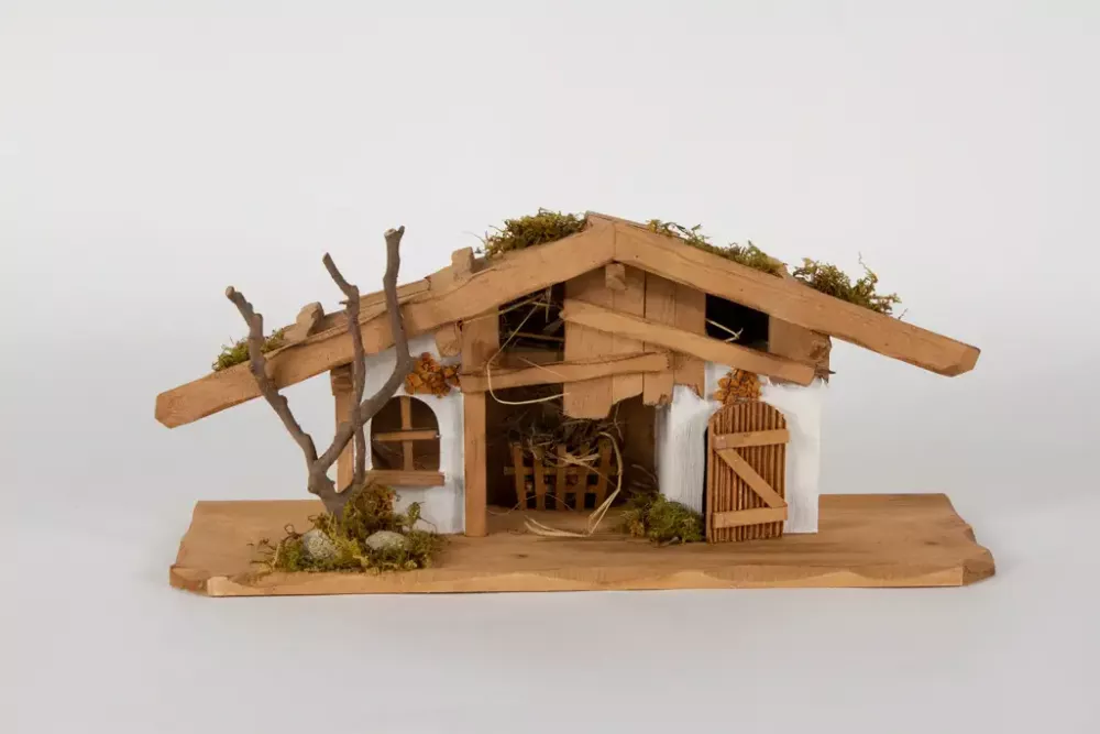 Krippenhaus aus Kiefernholz – detailreicher Weihnachtsstall als Tischdeko, jetzt kaufen