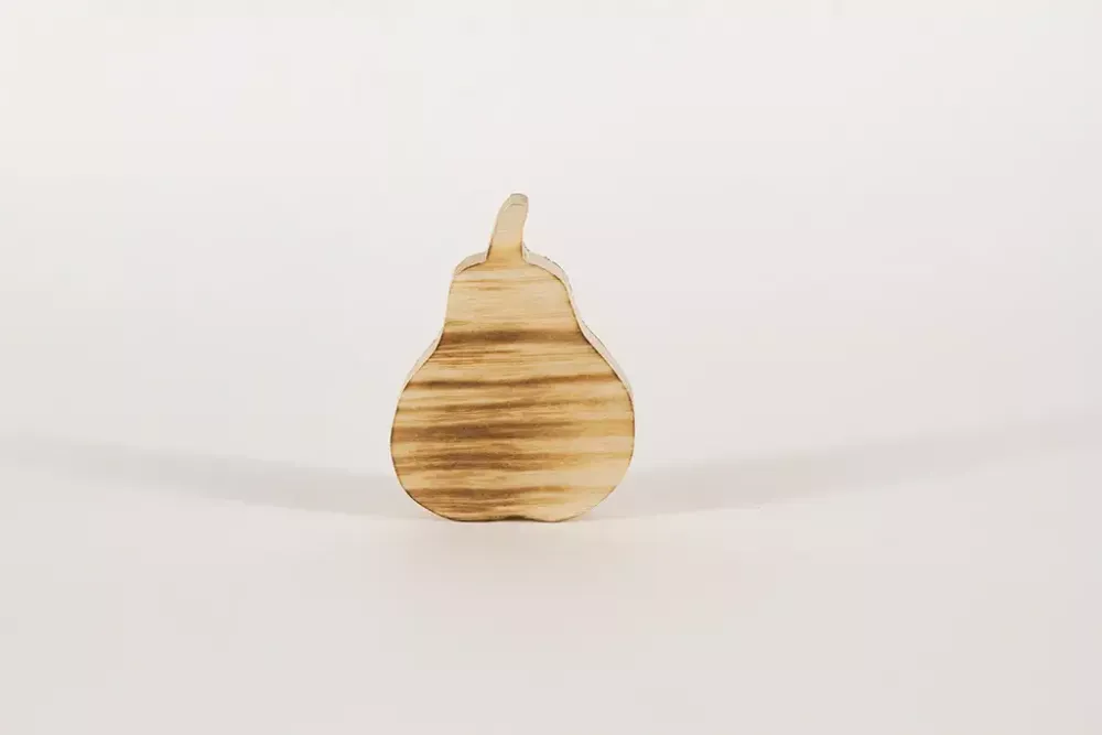 Herbstliche Birne aus Holz – charmante Dekoration für Zuhause; gleich kaufen