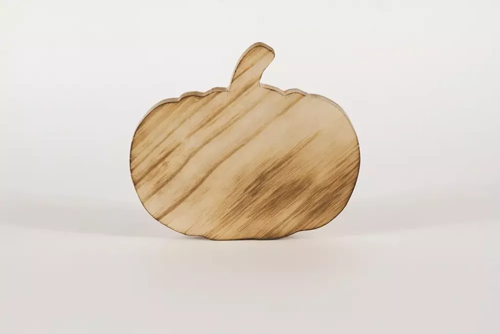 Kürbis aus Paulownia-Holz 10 cm – handgefertigte Deko für Fensterbank oder Tisch; jetzt sichern
