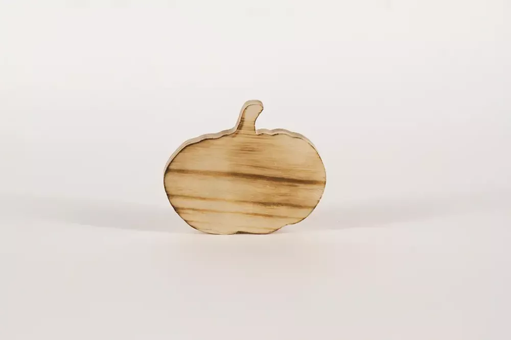 Rustikaler Holz-Kürbis geflammt – charmante Herbst- und Winterdekoration; gleich kaufen