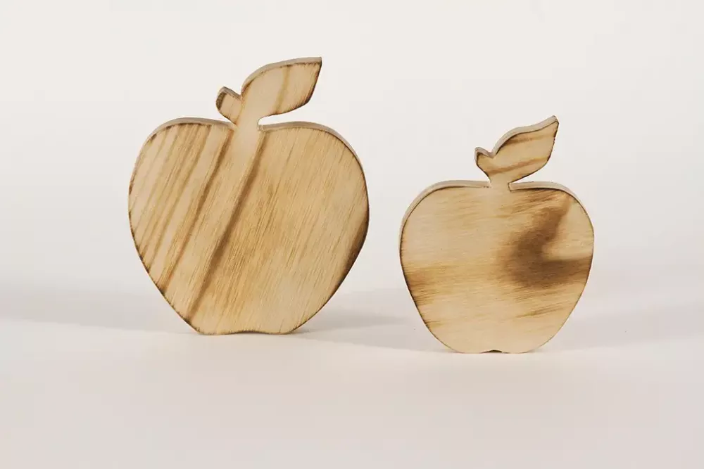 Geflammter Holz-Apfel – rustikale Herbstdeko für Tisch oder Regal; gleich entdecken