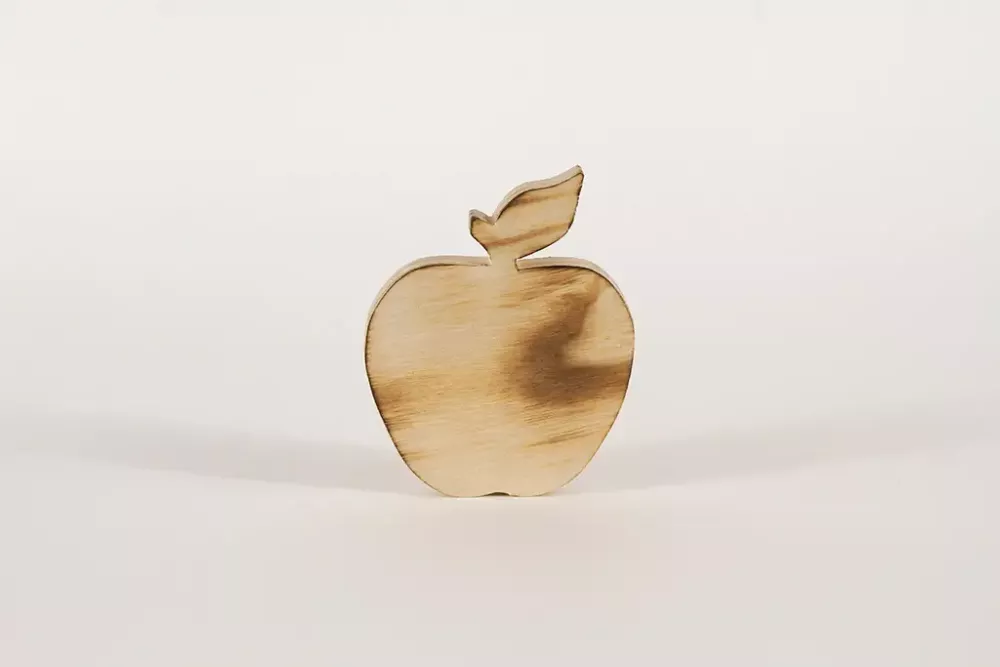 Herbstlicher Apfel aus Holz – charmante Dekoration für Zuhause; gleich kaufen