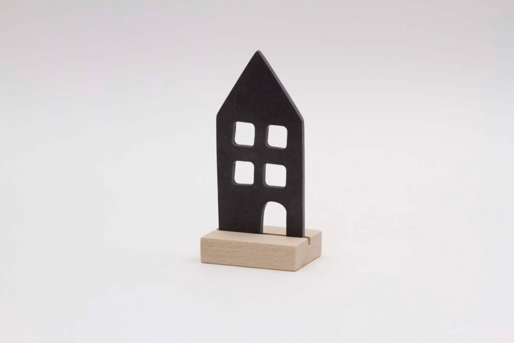 Skandinavische Deko Haus Figur aus Holz auf Sockel – elegante Wohnaccessoires für dein Zuhause kaufen