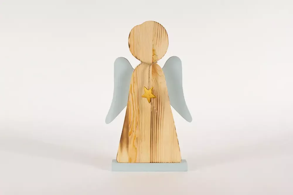 Engel aus Kiefernholz mit blauen Flügeln – 35 cm