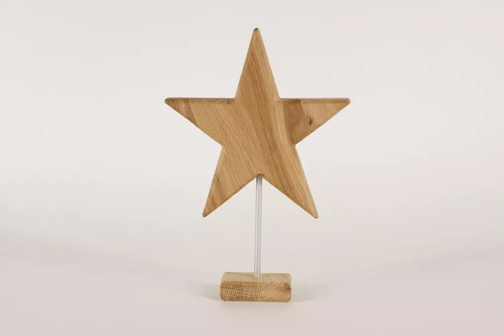 Stern aus naturbelassenem Eichenholz auf Metallstab – 26 cm hohe Weihnachtsdeko