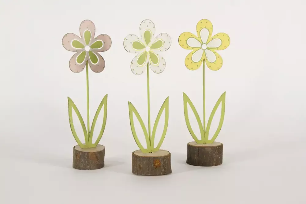 Metall‑Blume in Rosa/Gelb/Weiß auf Holzstamm – farbenfrohe Frühlingsdeko. Jetzt im Shop sichern & dekorieren!
