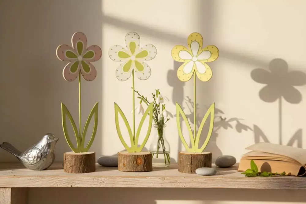 Blume aus Metall auf Holzstamm ca. 26 cm – jetzt Frühlingsdeko online entdecken & gleich bestellen!