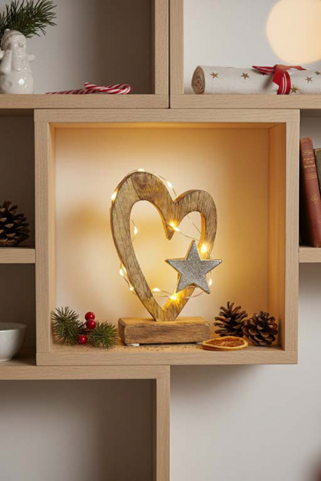 Herz aus Holz mit Metall Stern – rustikale Wohnraumdekoration