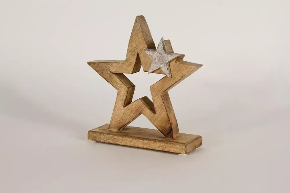 Weihnachtsstern aus Holz mit Metallverzierung – perfekte Deko für festliche Stimmung