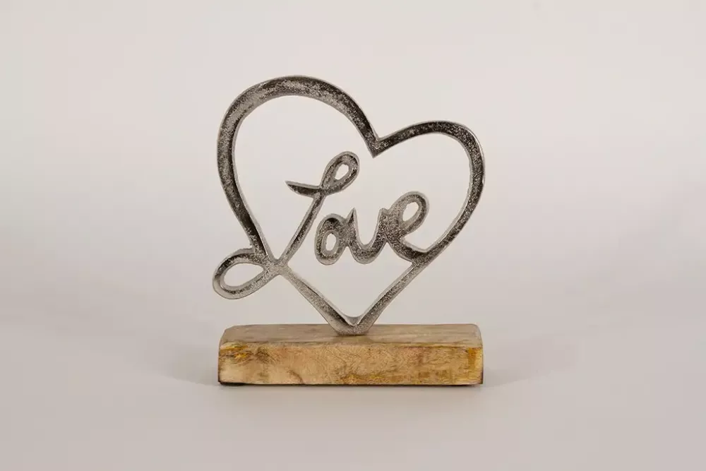 Herz Love aus Metall – moderne romantische Wohnraumdekoration