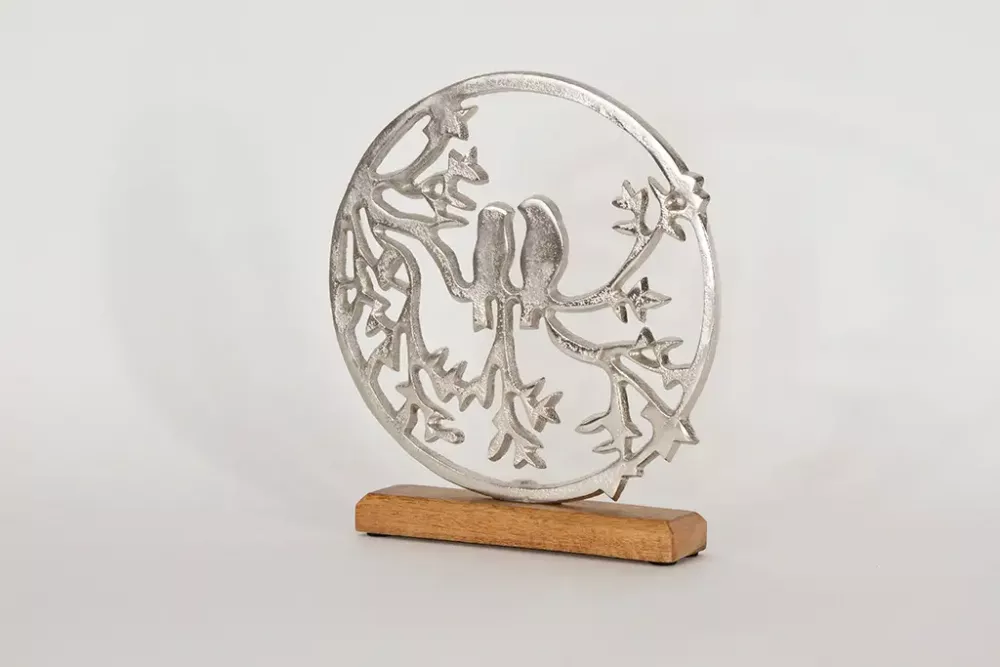 Dekorative Metall-Vögel auf Ast aus Mangoholz – perfekte Tischdeko für Frühling & Ostern.