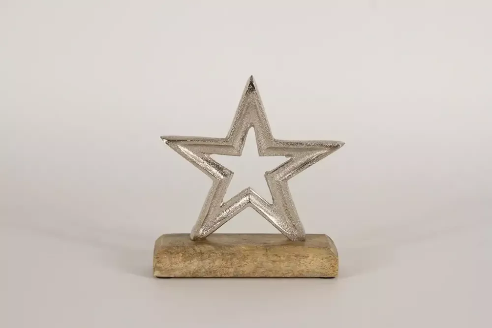 Stern aus Metall und Holz als elegante Weihnachtsdekoration