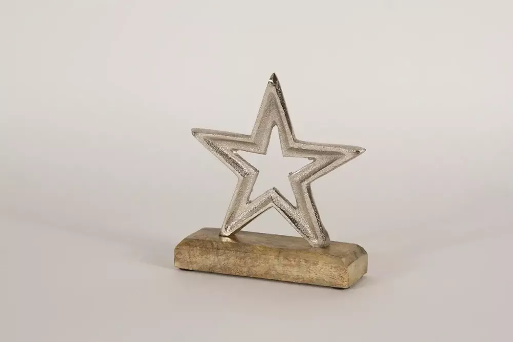 Edler Stern aus Holz und Metall als stilvolle Weihnachtsdekoration