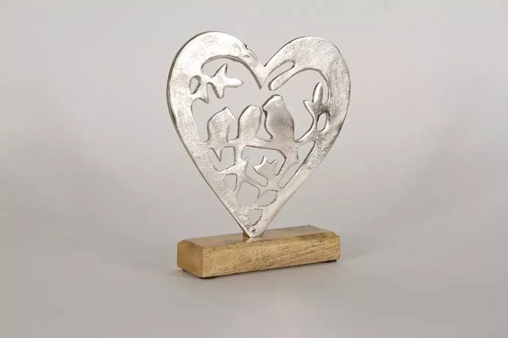 Romantischer Aufsteller: Vogel im Herz aus Metall auf Mangoholz-Sockel – perfekte Geschenkidee.