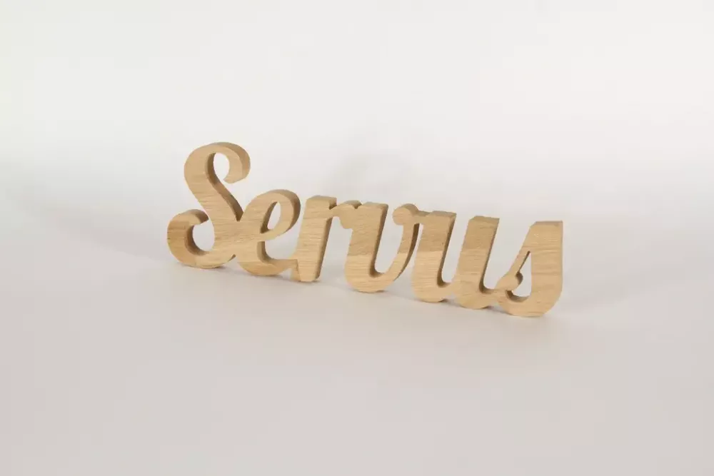 Bayerischer Schriftzug Servus Holz für Eingang