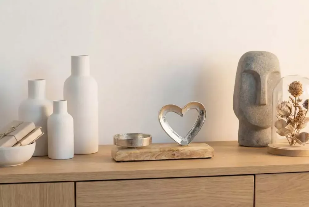 Kerzenhalter Herz aus Metall und Mangoholz – elegante Wohnraumdekoration