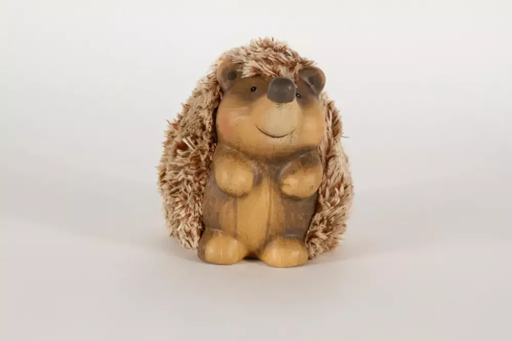 Stehender Igel aus Ton mit Kunstfell – herbstliche Deko fürs Regal oder Fenster; gleich entdecken