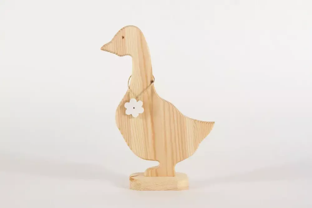 Ente aus Holz auf Sockel