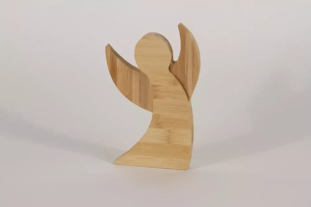 Nachhaltiger Engel aus Bambus Holz als Wohnaccessoire