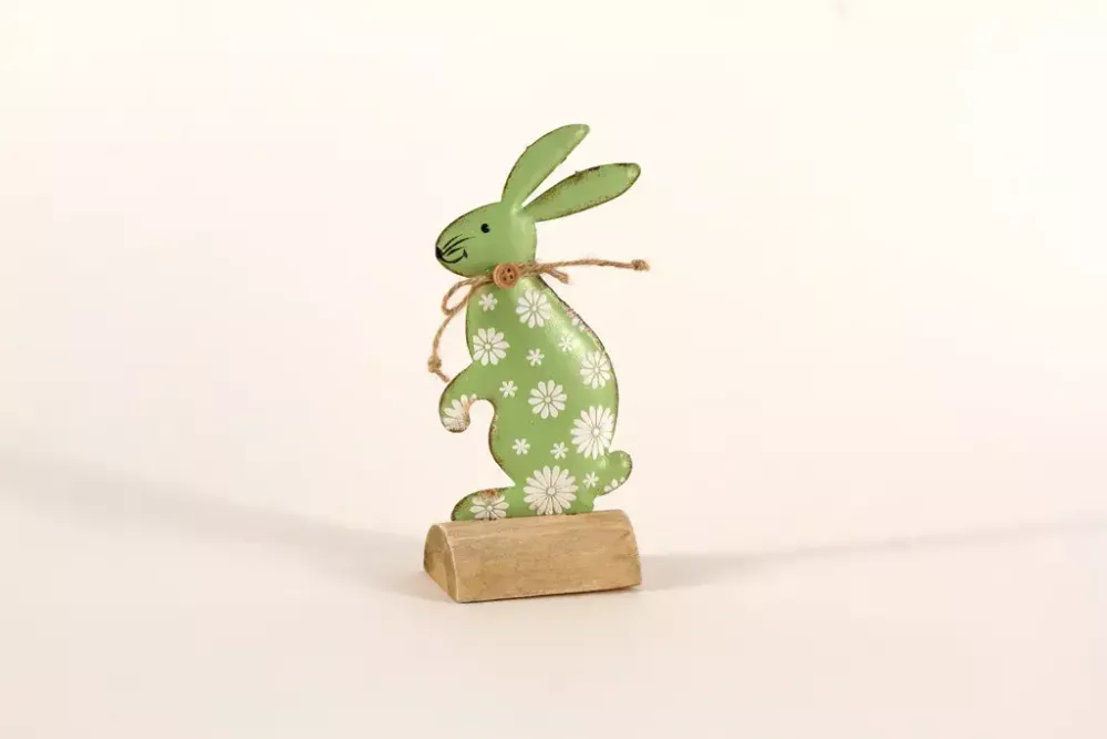 bunte Metallfigur Hase grün Frühlingsdeko auf Holzsockel bestellen