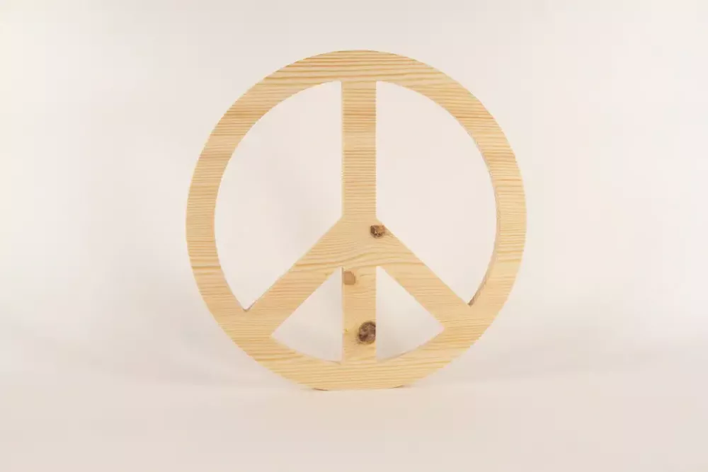 Peacezeichen aus Holz 38cm natur