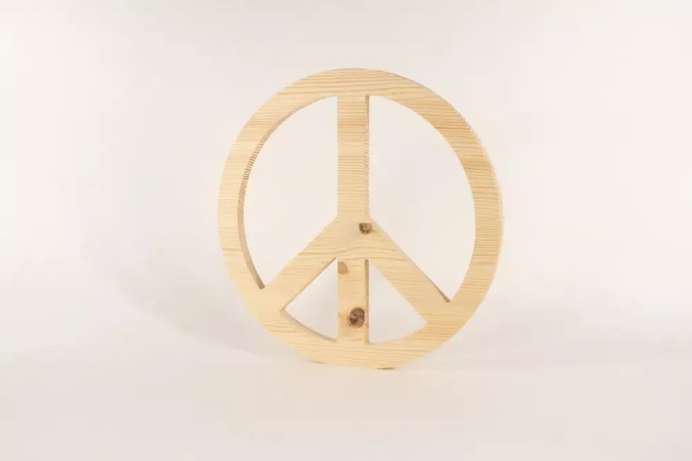 Peacezeichen aus Holz 38cm natur