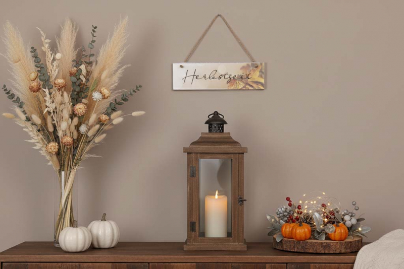 Rustikales Holz Deko-Schild mit Aufschrift Herbstzeit – herbstliche Gartendeko