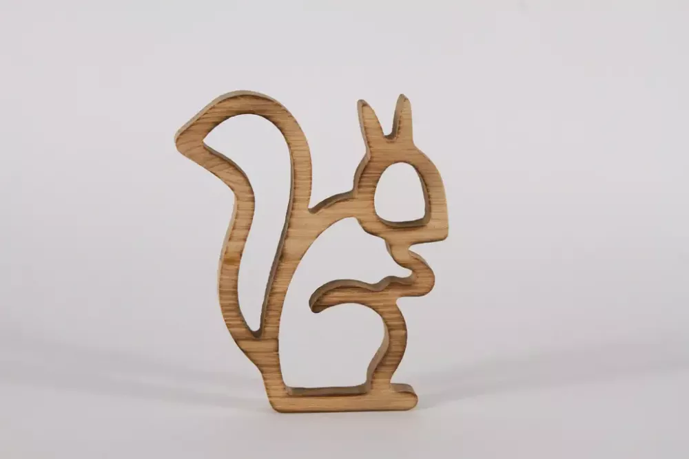 Eichhörnchen aus Holz Silhouette Altholz