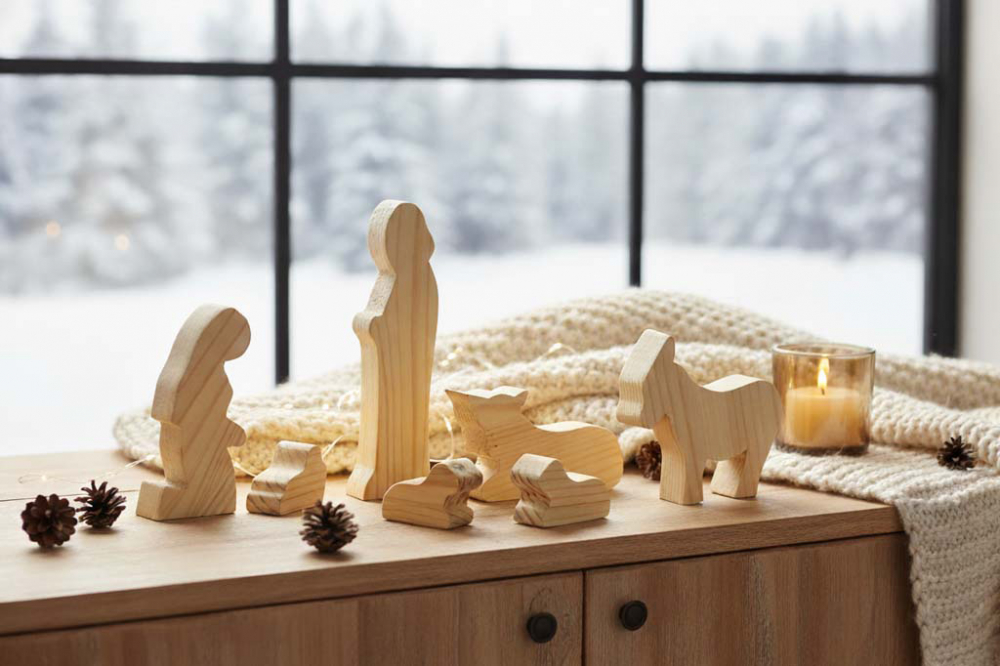 Krippenfiguren Kiefer XL – 7-teiliges Set mit Maria, Josef, Jesuskind, Esel, Ochse und 2 Schafen aus naturbelassenem Holz