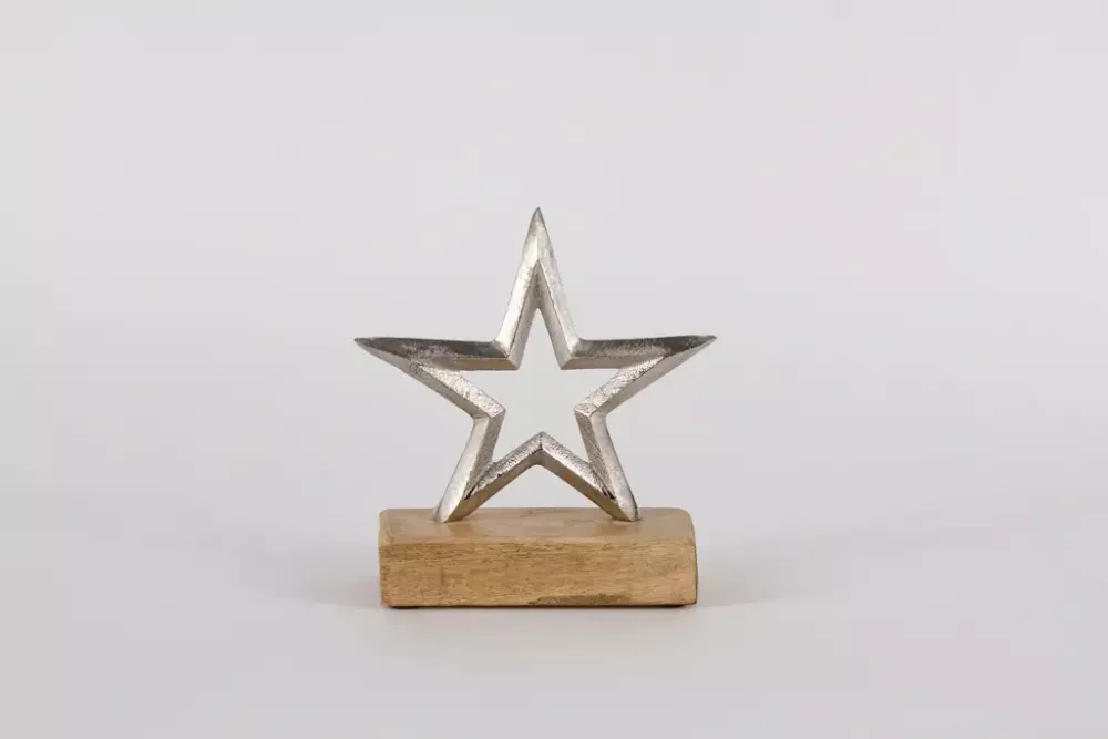 Stern aus Metall auf Holzsockel silber – elegante Weihnachtsdekoration